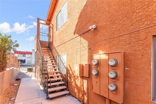 Photo - 6982 Hopkins Dr