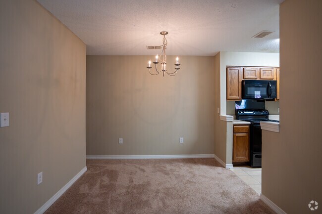 3BR, 2BA - 1,050SF - Dining Area