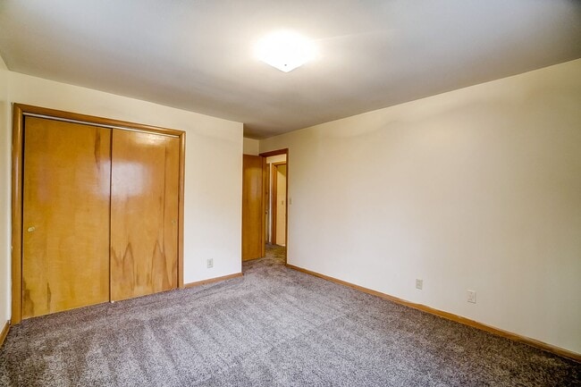 Photo - 630 - NAPOLEON PLAZA, LLC
