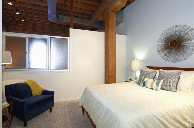 2BR, 1.5BA- 866SF Deluxe Two Bedroom I- Bedroom