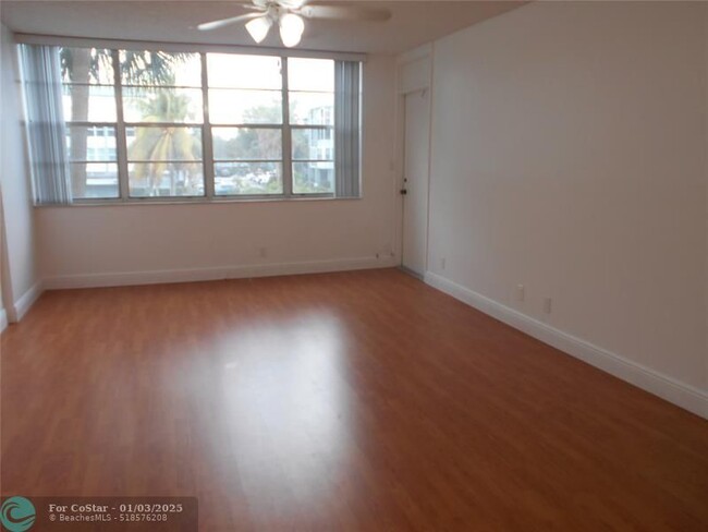 Photo - 2761 Taft St Condominio Unidad 207