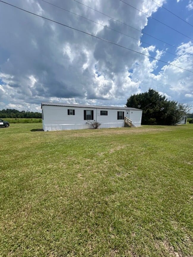 Photo - 3-bedroom, 2-bath mobile home