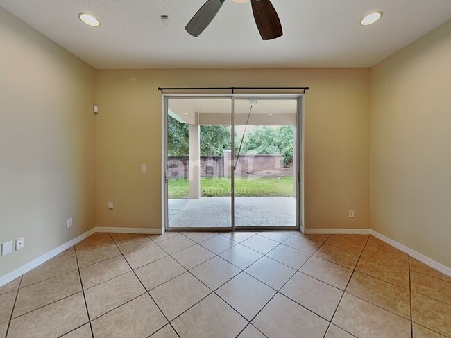 Photo - 1619 Lakelet Loop