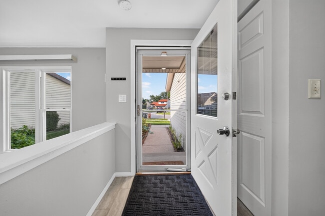 1964 Crescent Ln