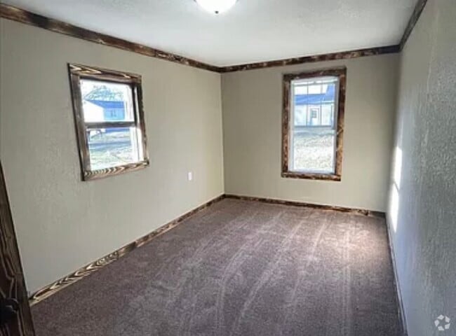 Building Photo - 820 N Owensby St Rental