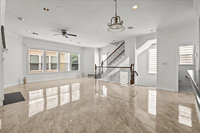 Photo - 6118 Tyne St