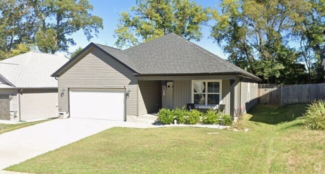 Building Photo - 3 Bedroom 2 Bath Pet Friendly Home For Rent!
