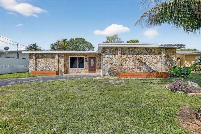 Building Photo - 2521 NW 72nd Ave