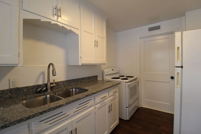 Photo - January FREE On This 1 Bedroom 1 Bath Duplex in Navy Hill Area in Olathe