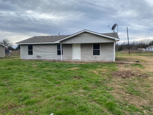 Building Photo - 897 Petit Rd