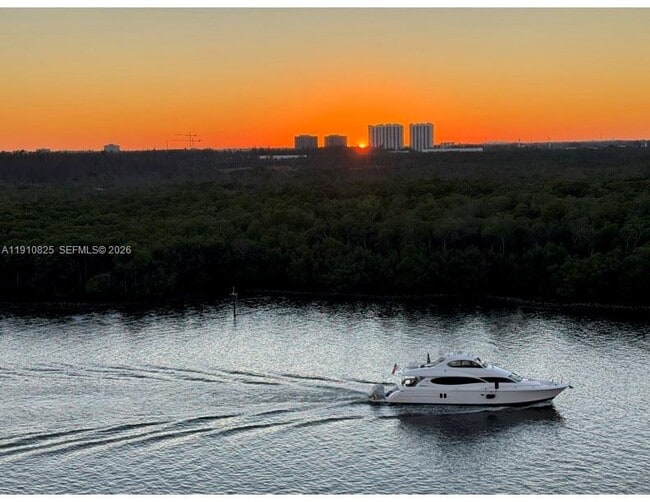 Building Photo - 400 Kings Point Dr Unit 1207