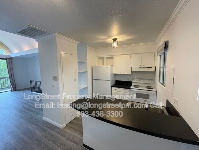 Photo - 851 SW Broadway Dr