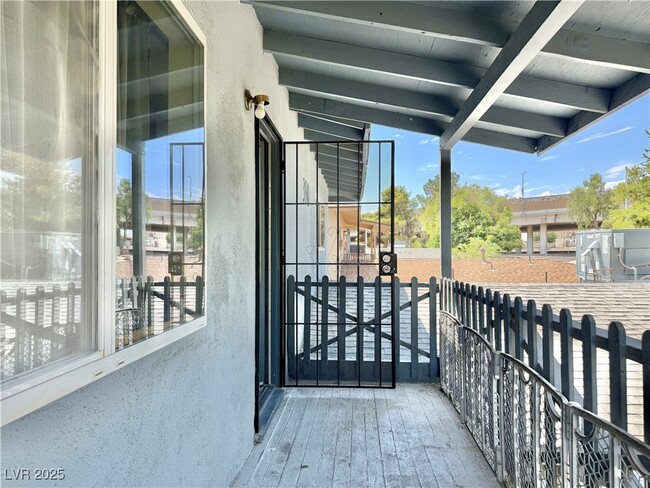 Photo - 390 N 13th St