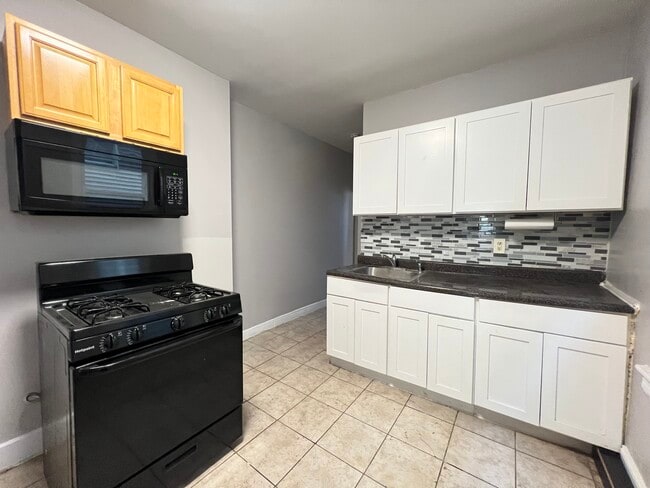 149 Wilkinson Ave 1R - 151 Wilkinson Ave Unit 3L