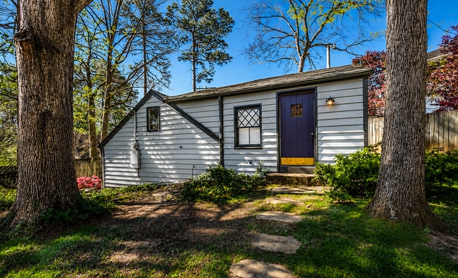 Building Photo - Charming Cottage for Rent Near UT
