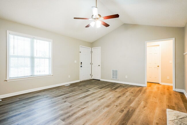 Photo - 121 Westonridge Run