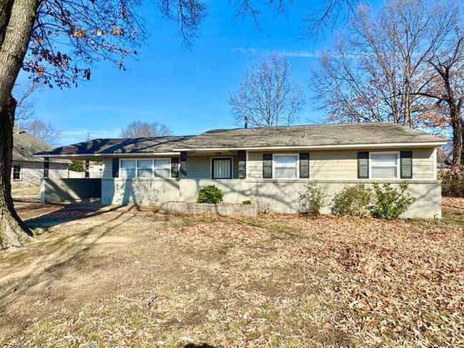 Building Photo - 954 E Holmes Rd