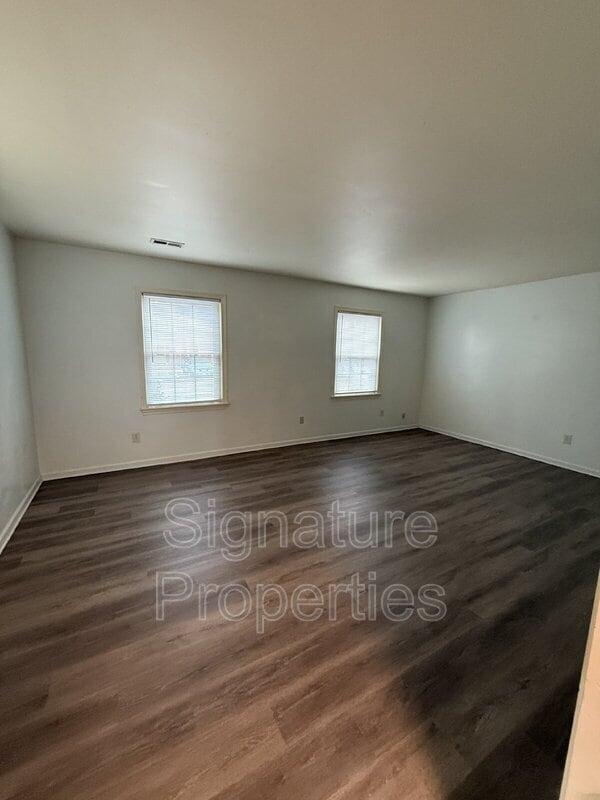 Photo - 369 Circuit Ln