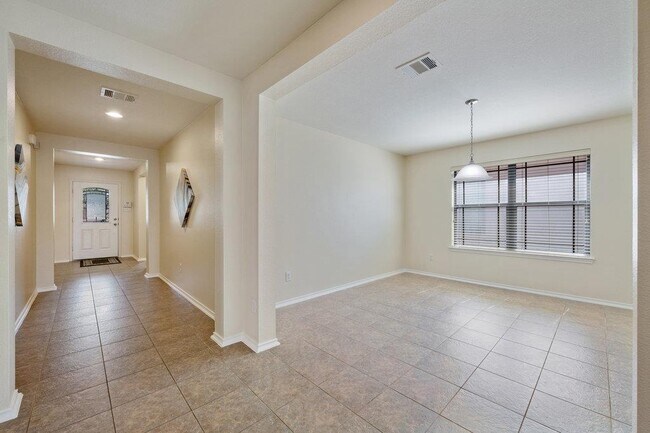 Photo - 1001 Bethel Way