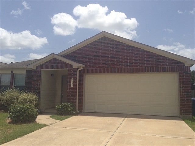 Building Photo - 2306 Hollyfield Ln