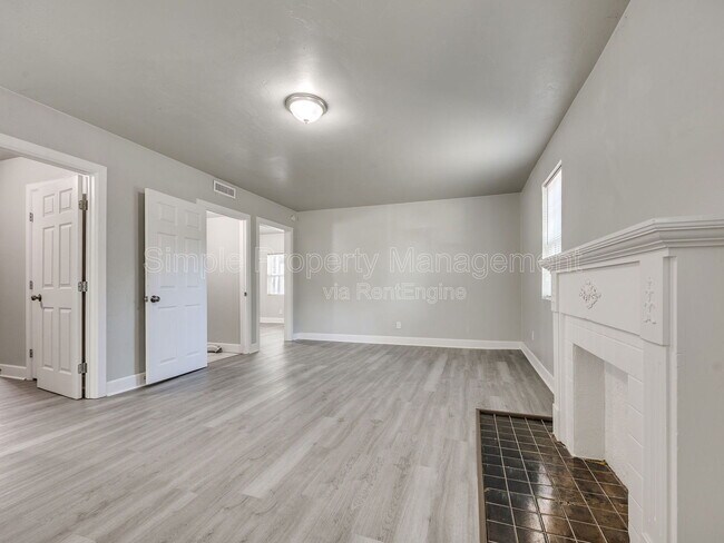 Photo - 1839 N Gatewood Ave