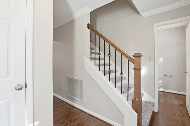 Photo - SPACIOUS AND BEAUTIFUL HOME IN DESIRABLE APEX