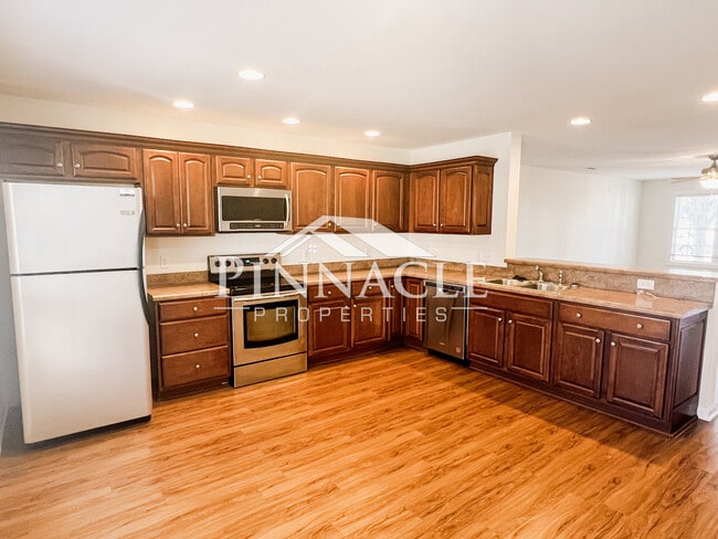 Photo - 208 Colonnade St