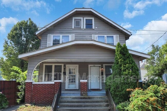 Building Photo - 463 Reinhard Ave Rental