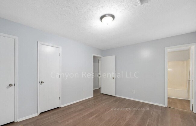 Photo - 5825 Vernier Dr SW