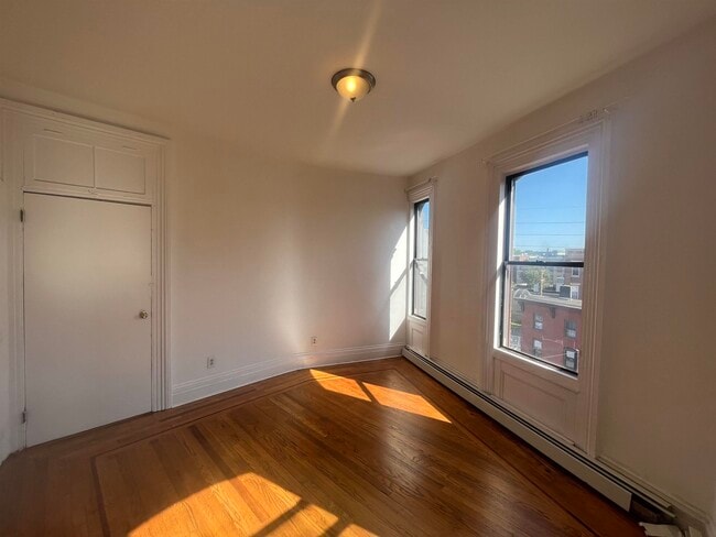 Building Photo - 30 Coles St Unit 6