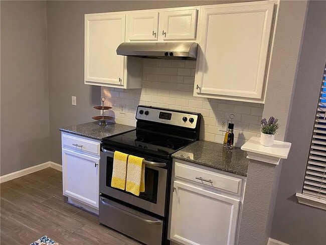 Photo - Room in House on Dittmar Oaks Dr