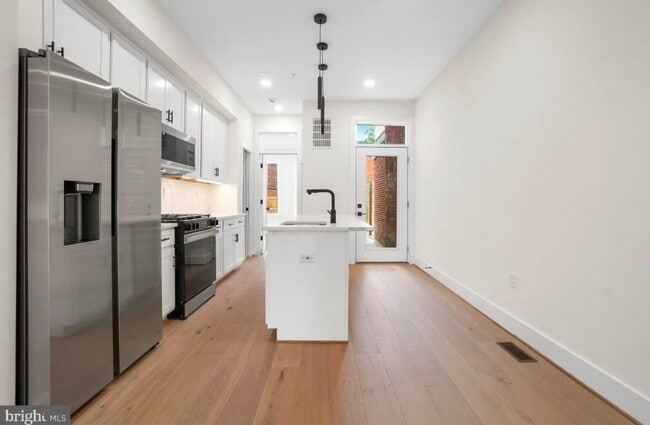 Photo - 808 12th St NE