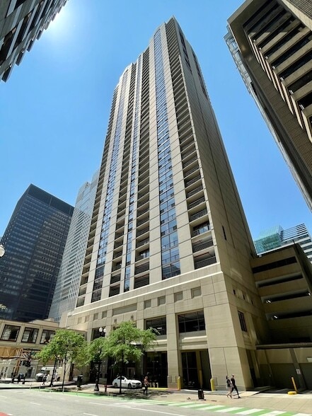 Building Photo - 200 N Dearborn St Unit 2605