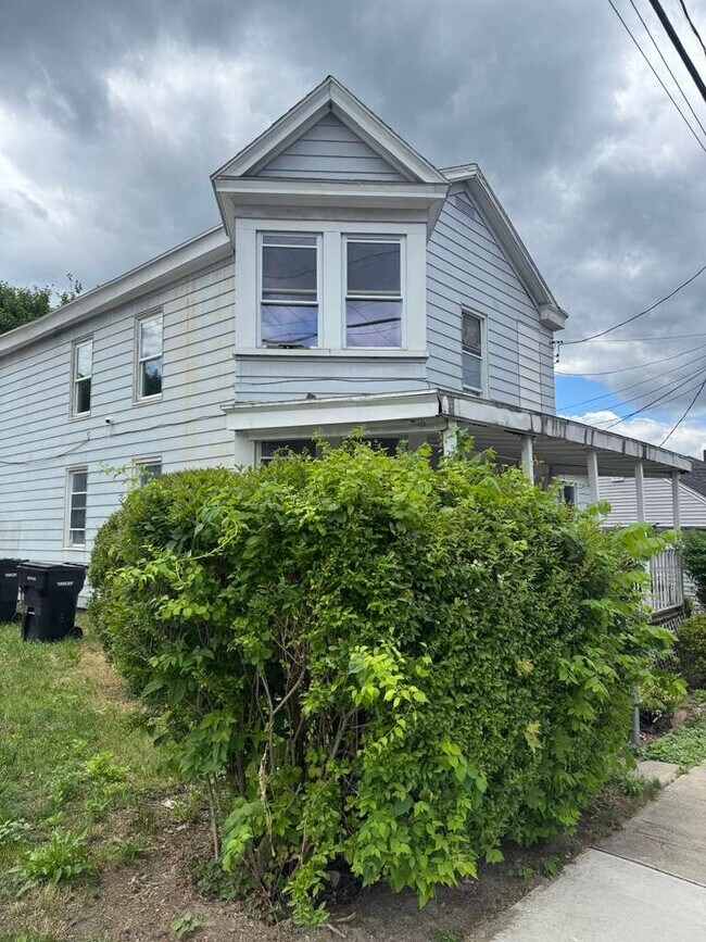305 Jackson St