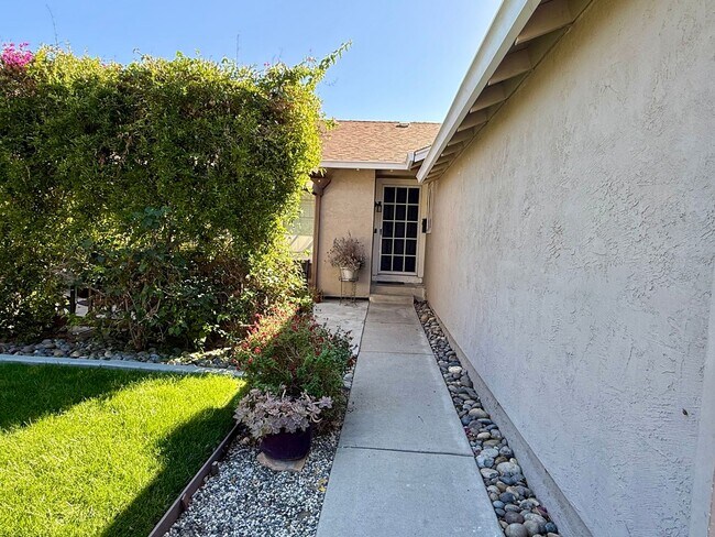 Photo - 726 Shawnee Ln