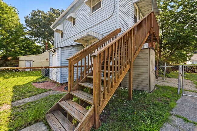 Photo - 2 bed 1 bath with fenced in yard in Norfolk Unit A