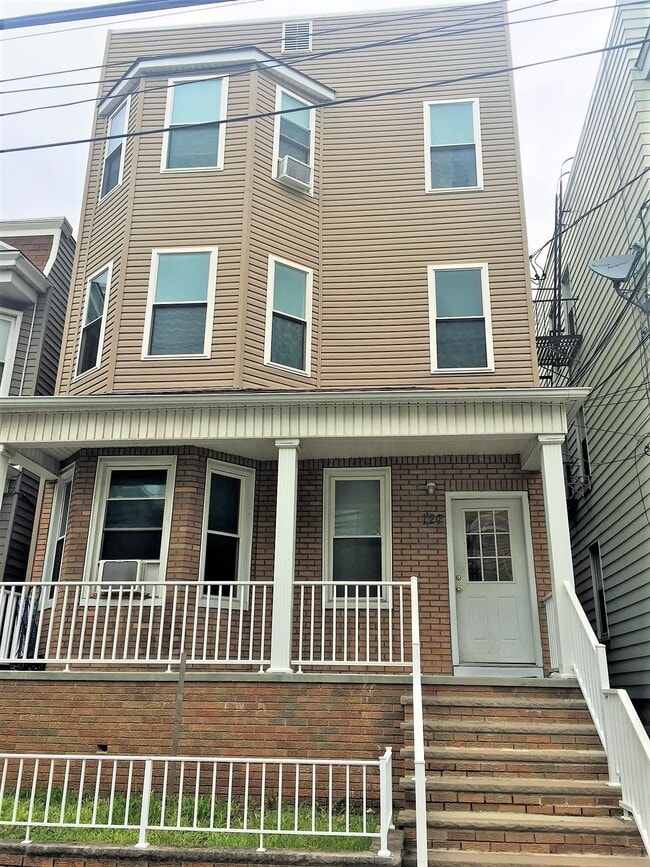 Building Photo - 127 W 19th St Rental