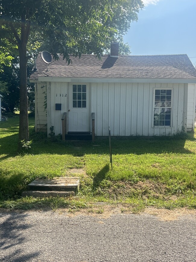 Building Photo - 1312 N Madison St Rental