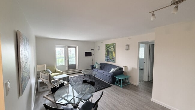 Building Photo - 405 5th Ave N Unit 1005