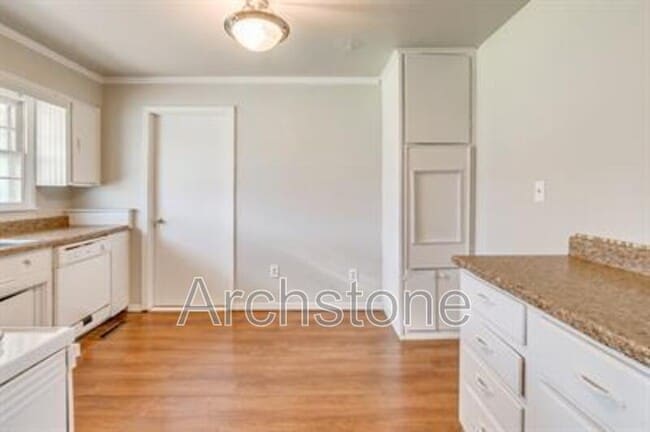 Photo - 724 General Senter Dr