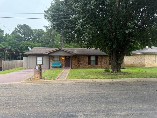 Photo - 304 Patriot Cir House