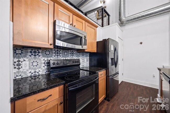 715 N Graham St Unit 204
