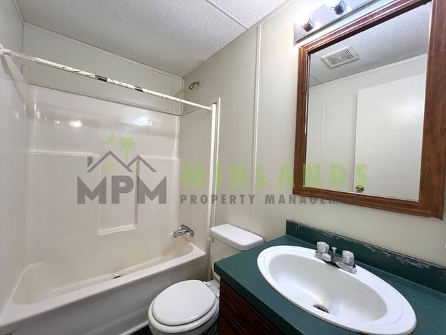 Photo - 575 Forts Pond Rd