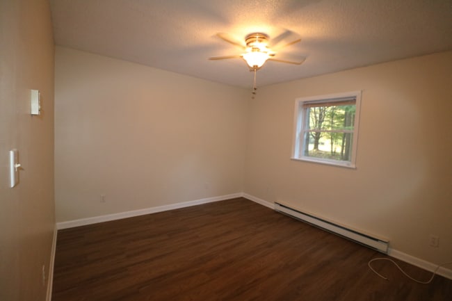 Photo - 2 Waldron Ln