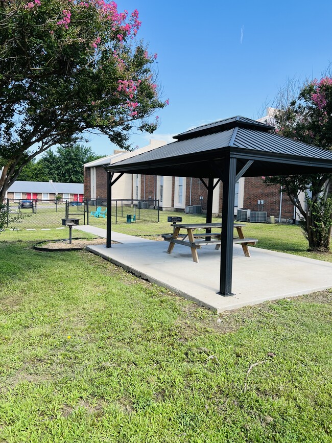 Village Creek Apartments Commerce, TX