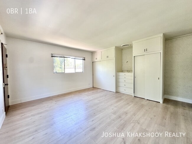 Photo - 14617 Gilmore St Unit 5
