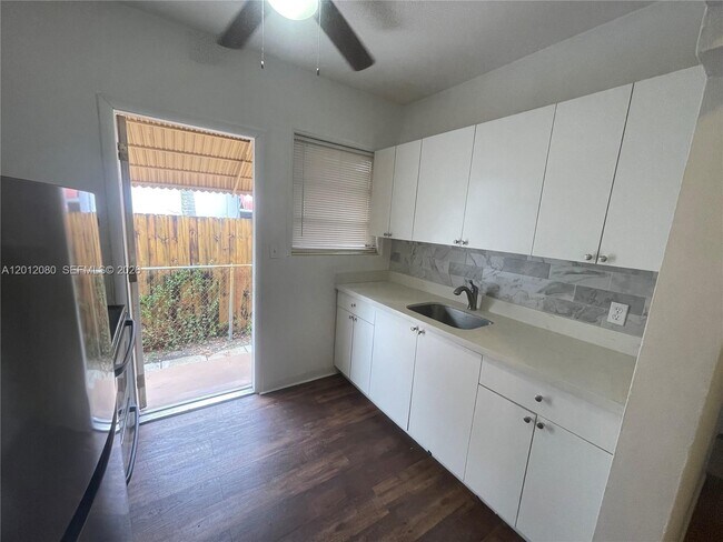 Photo - 1644 Plunkett St Unidad EAST