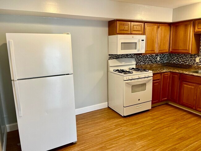 Photo - 225 Danforth St Unidad 3L