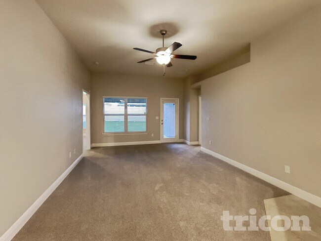 Photo - 14502 Dunrobin Dr