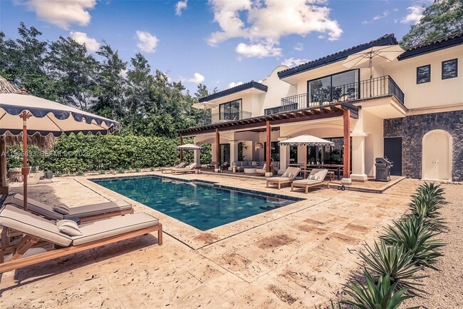 Building Photo - 90 Reserva De Golf